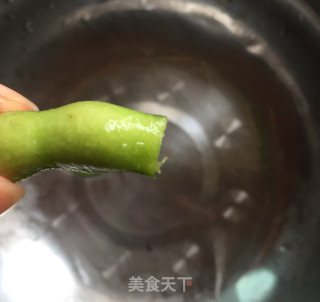 糟香毛豆的做法步骤：2